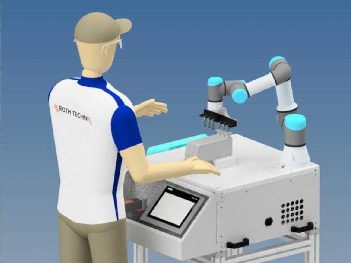 10025 Trade show demonstrator with cobot