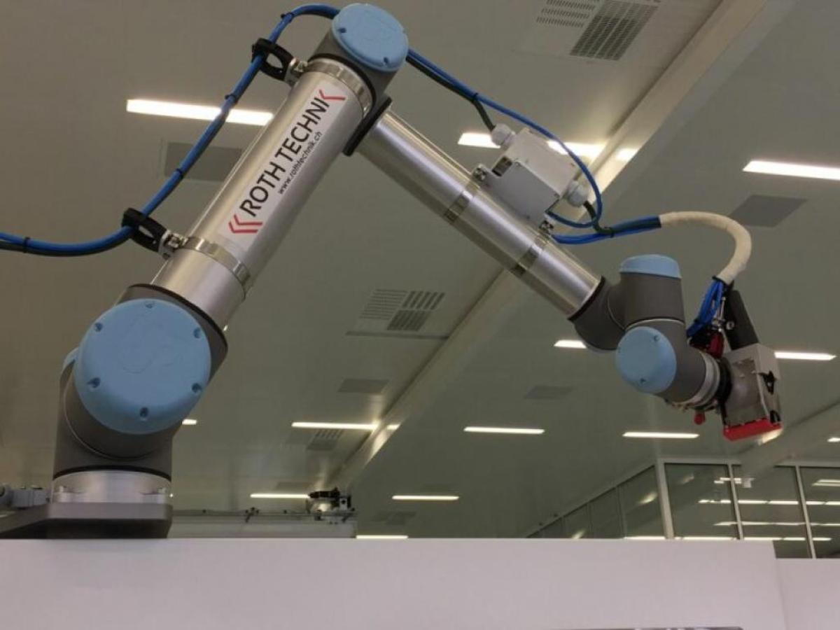 10031 Automatisierung Spritzgussmaschine mit kollaborierendem Roboter in Reinraum